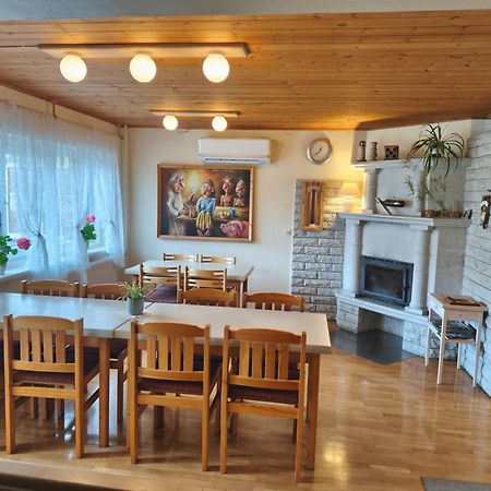 Paerna Guesthouse & Apartments Kuressaare Buitenkant foto