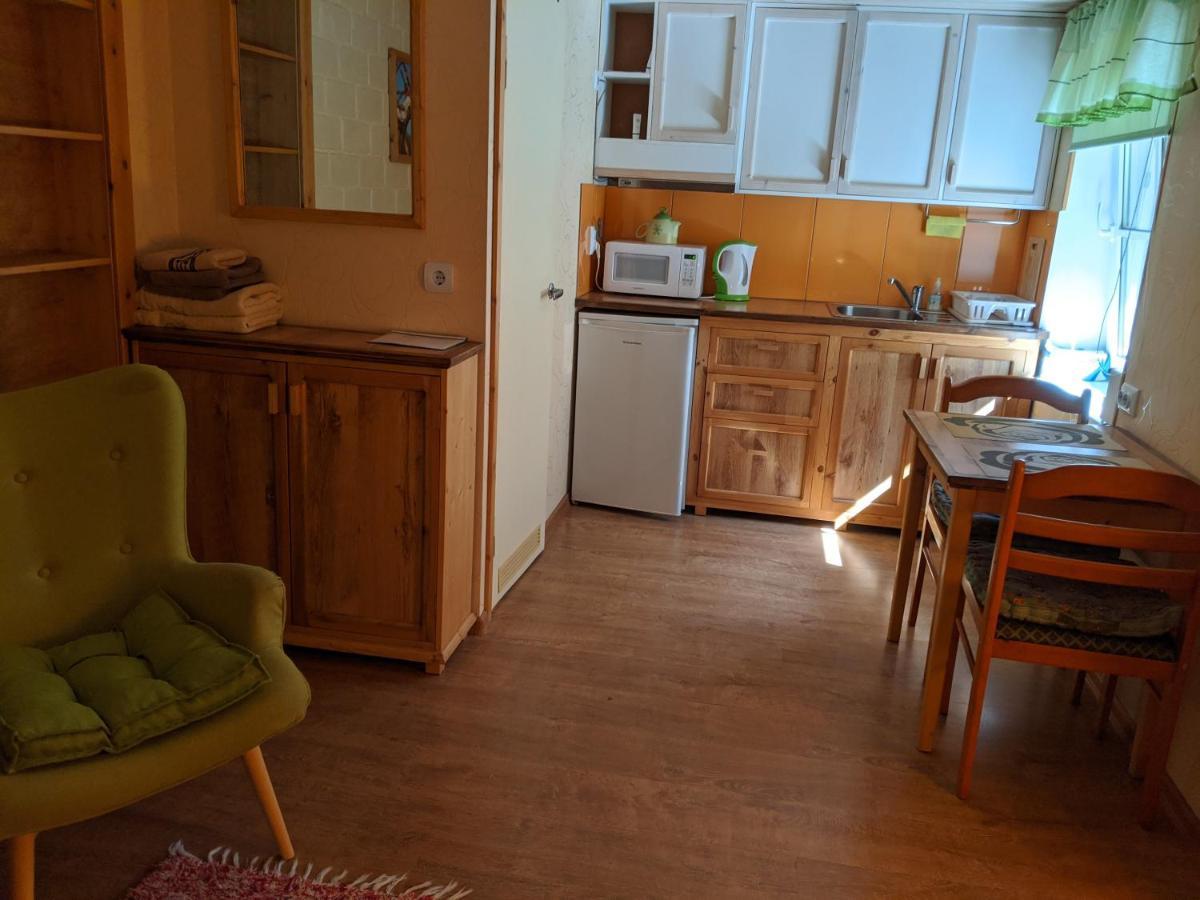Paerna Guesthouse & Apartments Kuressaare Buitenkant foto