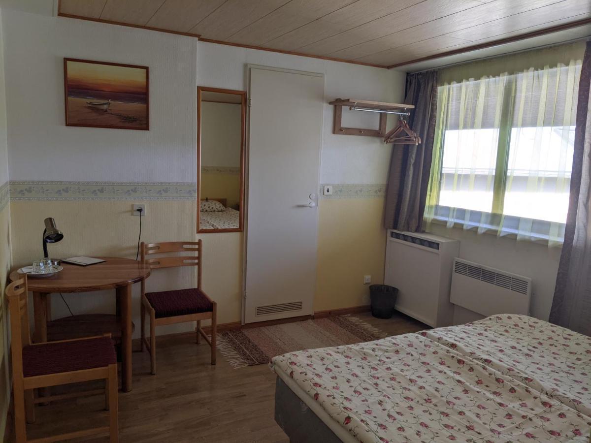 Paerna Guesthouse & Apartments Kuressaare Buitenkant foto