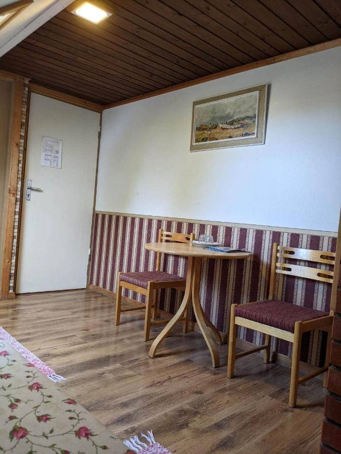 Paerna Guesthouse & Apartments Kuressaare Buitenkant foto