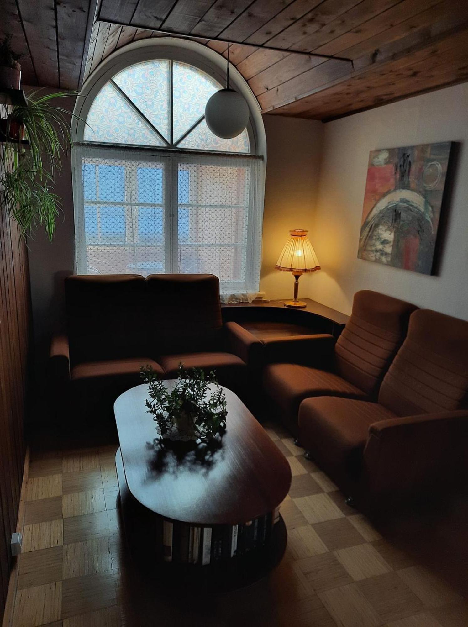 Paerna Guesthouse & Apartments Kuressaare Buitenkant foto