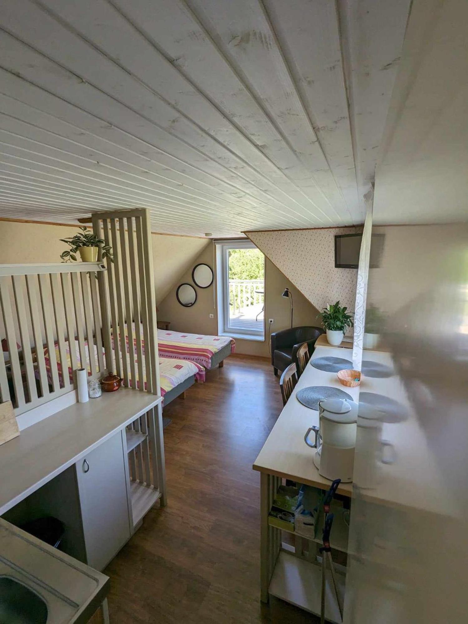 Paerna Guesthouse & Apartments Kuressaare Buitenkant foto