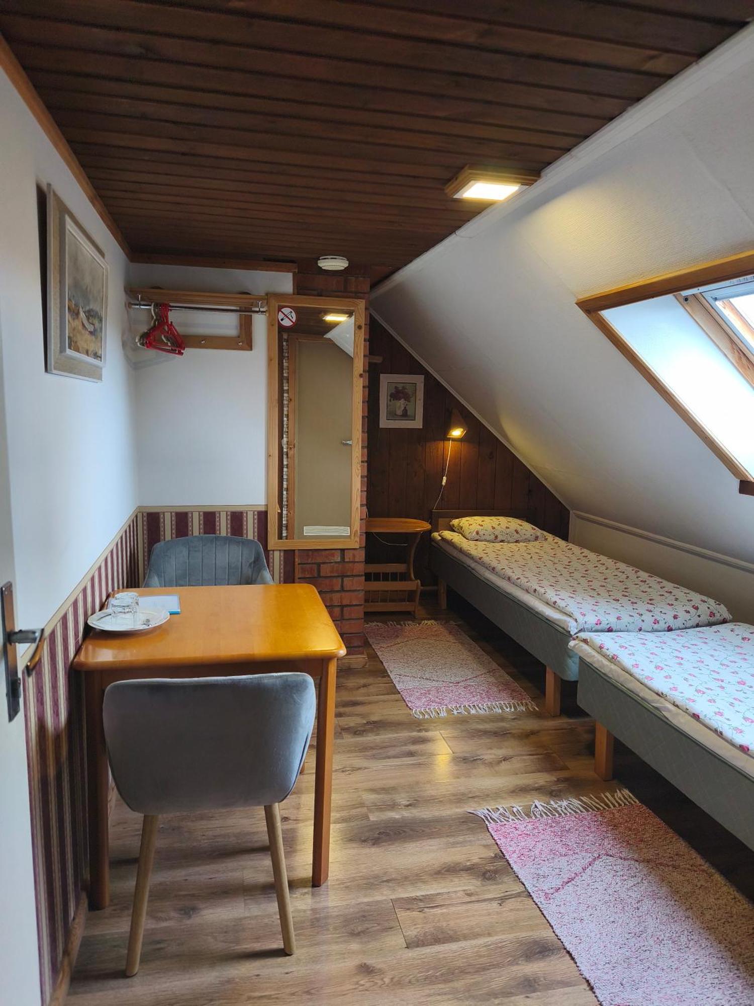 Paerna Guesthouse & Apartments Kuressaare Buitenkant foto
