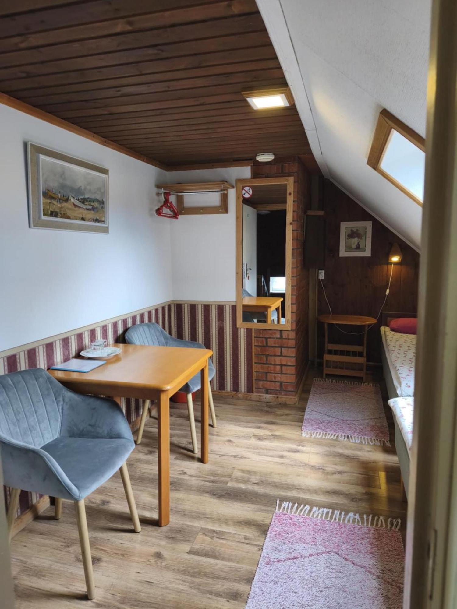 Paerna Guesthouse & Apartments Kuressaare Buitenkant foto