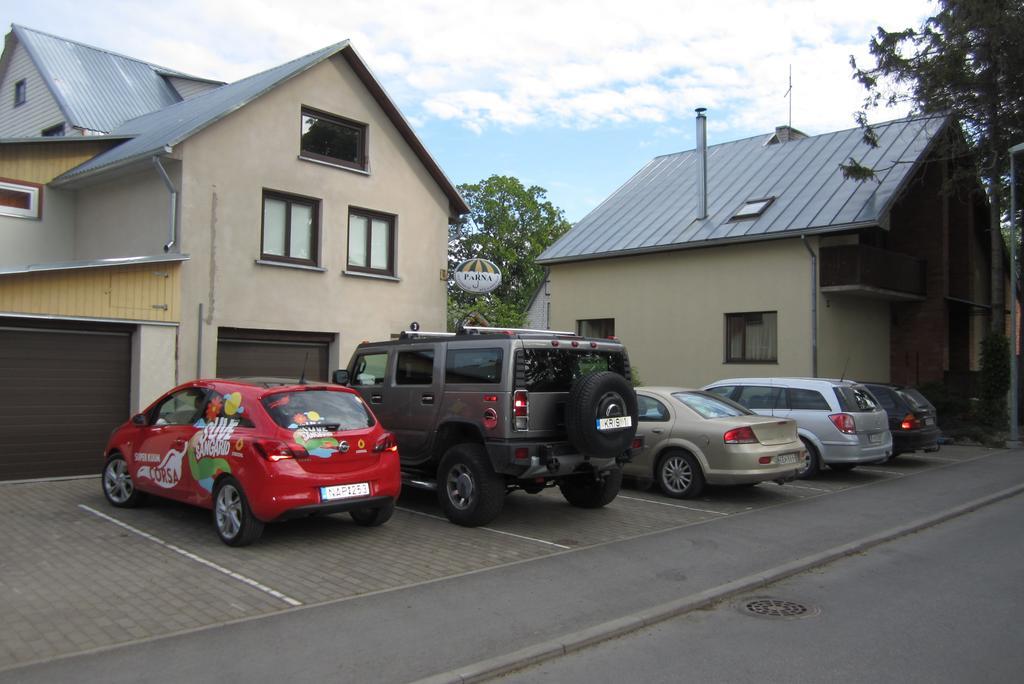 Paerna Guesthouse & Apartments Kuressaare Buitenkant foto