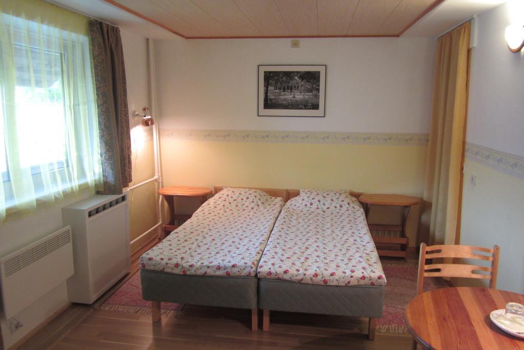 Paerna Guesthouse & Apartments Kuressaare Buitenkant foto